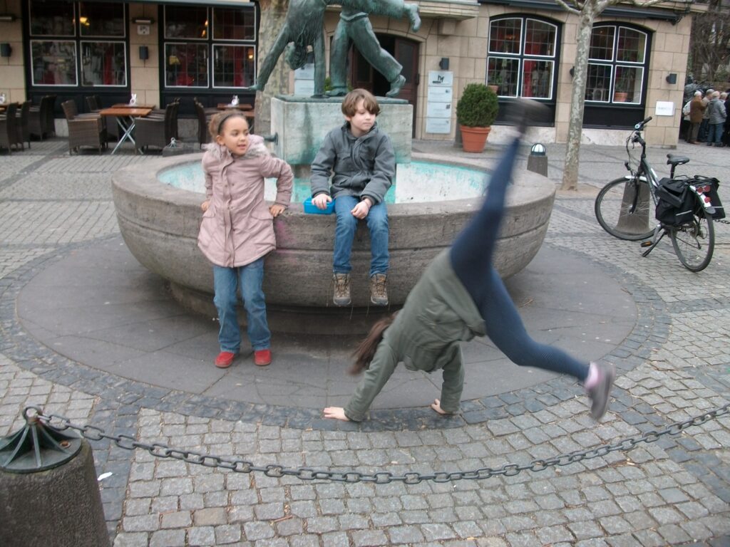 Radschläger am Brunnen